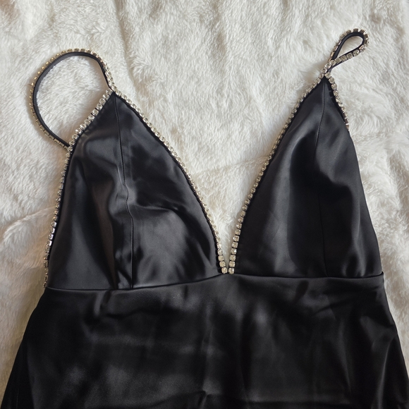 Elegant Black Satin HOUSE OF HARLOW DRESS with Crystal Size 6 - Picture 6 of 14